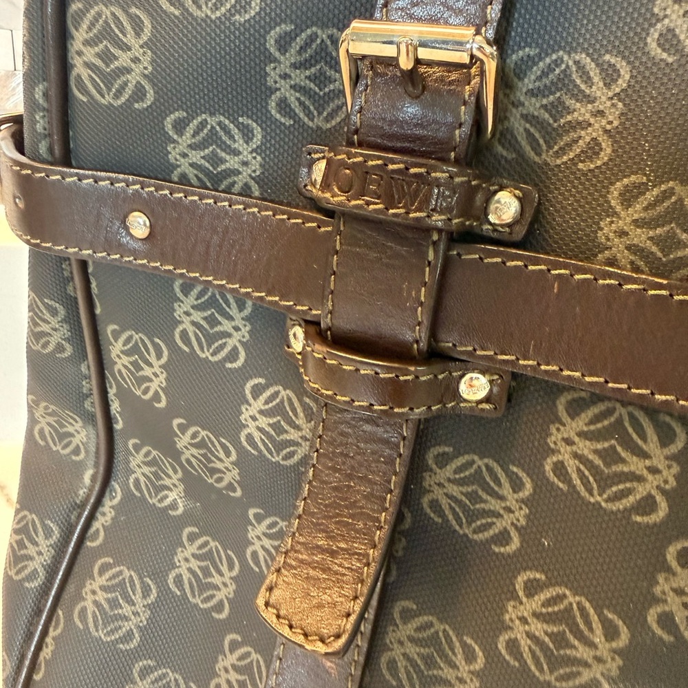 Loewe Vintage Anagram Logo Tote Bag
Brown and Black Shoulder Bag - Picture 6 of 16